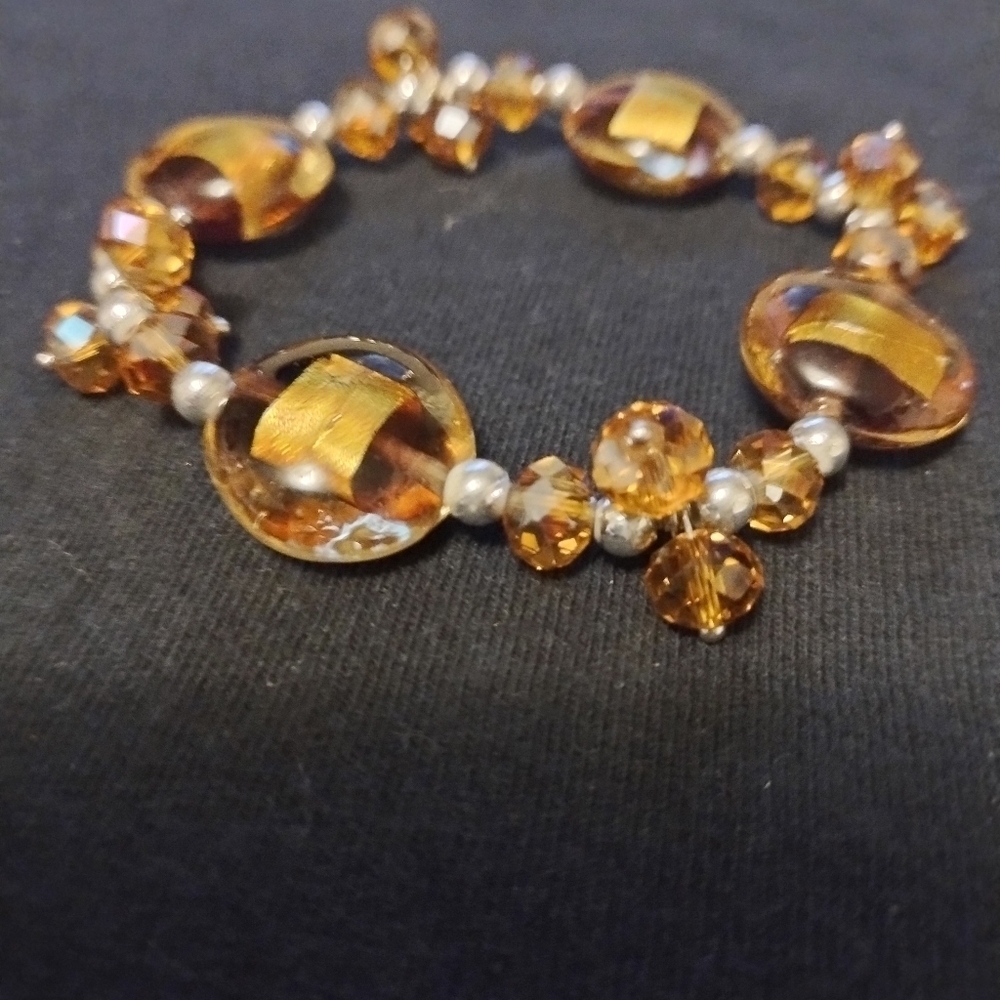 Set of 4 Vintage Chunky Bracelets - Picture 10 of 11